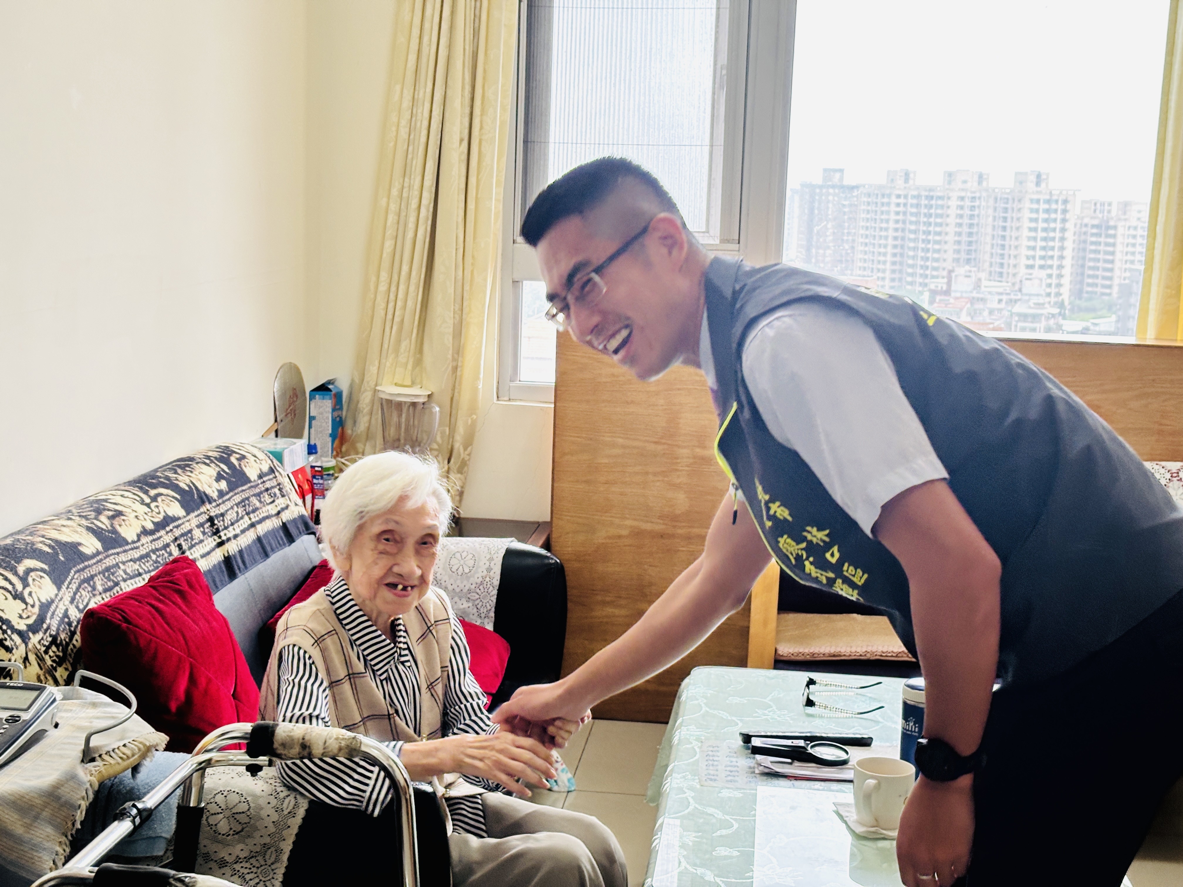04.西林里林阿嬤表示長壽健康的秘訣在於不挑食加上永保一顆快樂的心
