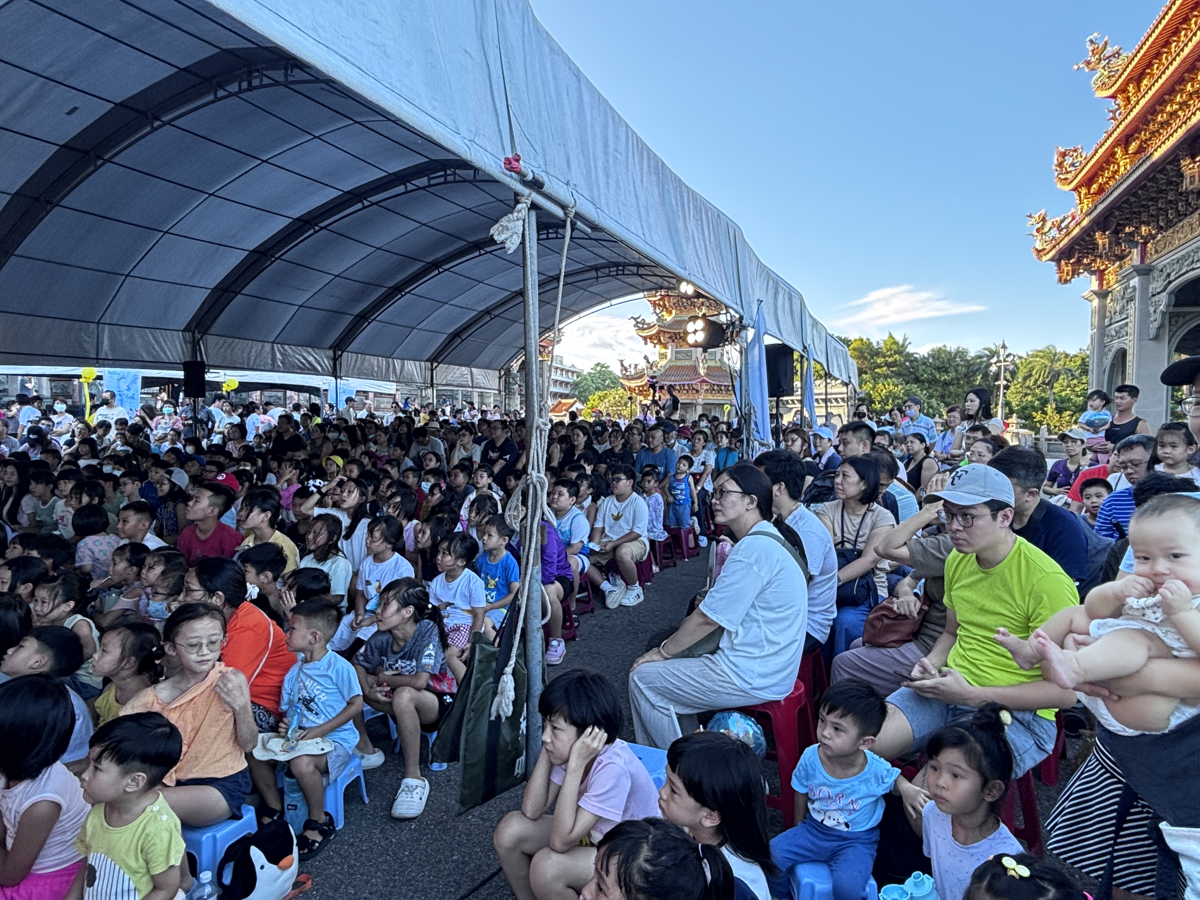 06.今(24)日壓軸大戲現場超過800位大朋友小朋友一同來觀劇