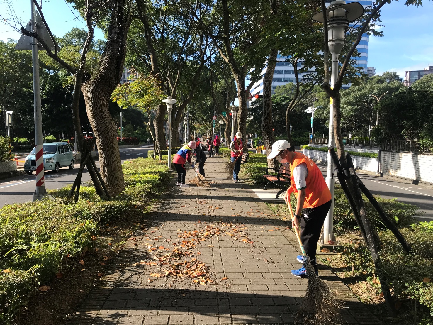 志工清潔道路情形(仁愛里)