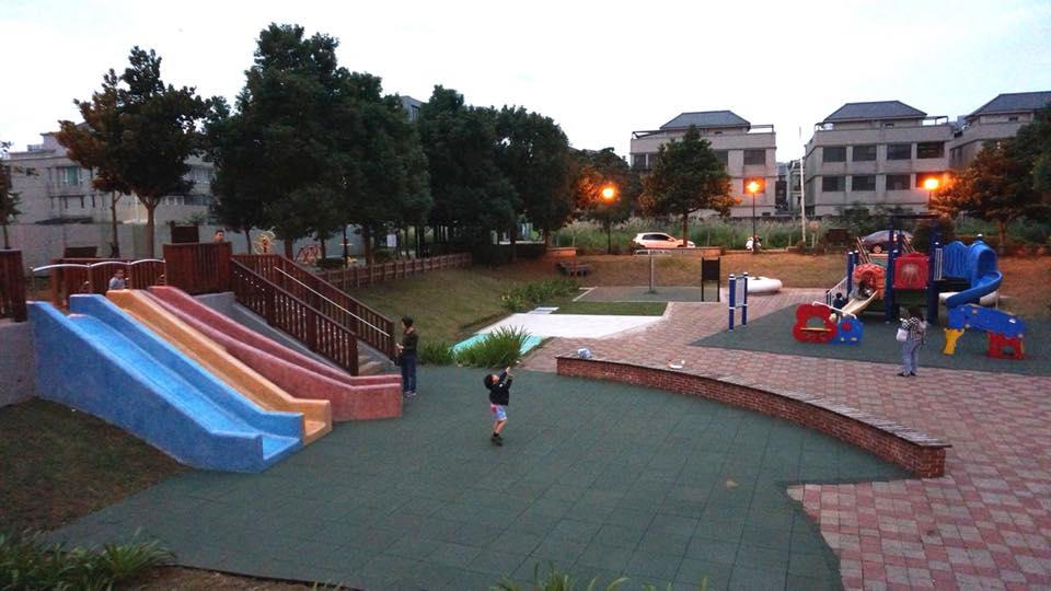 東湖公園-大象公園-三色磨石滑梯