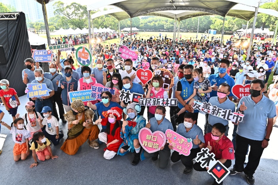 111年健行-侯市長與市民合照