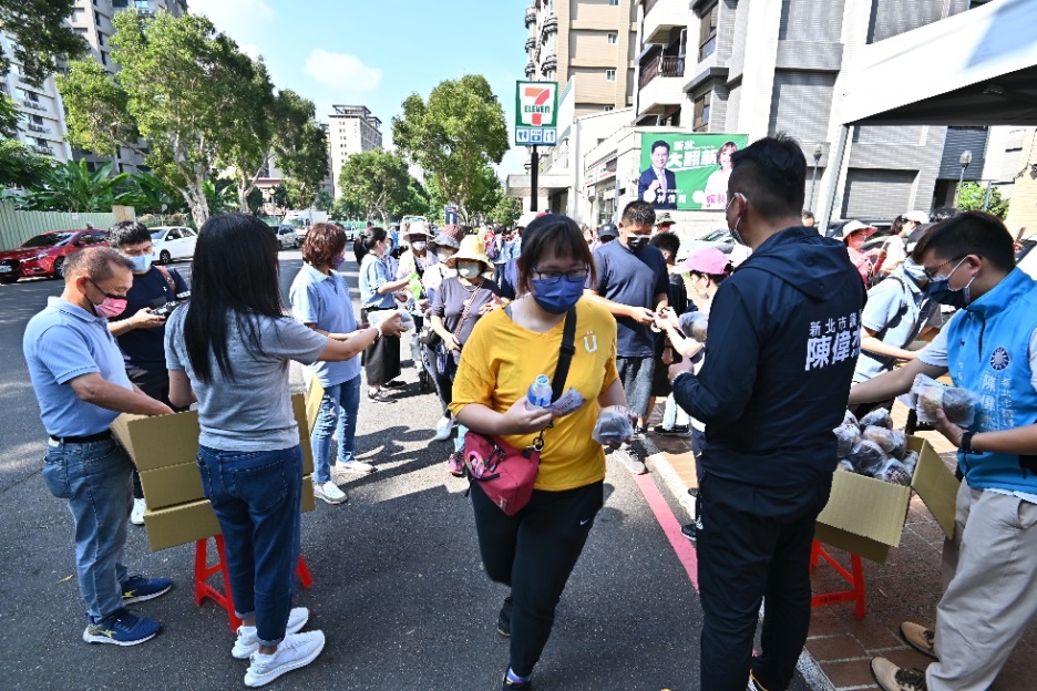 111年健行-市民參與健行活動領取補給餐包