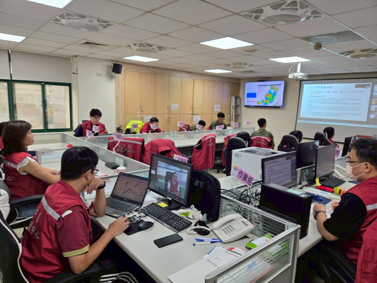 應變中心開設各編組成員進駐