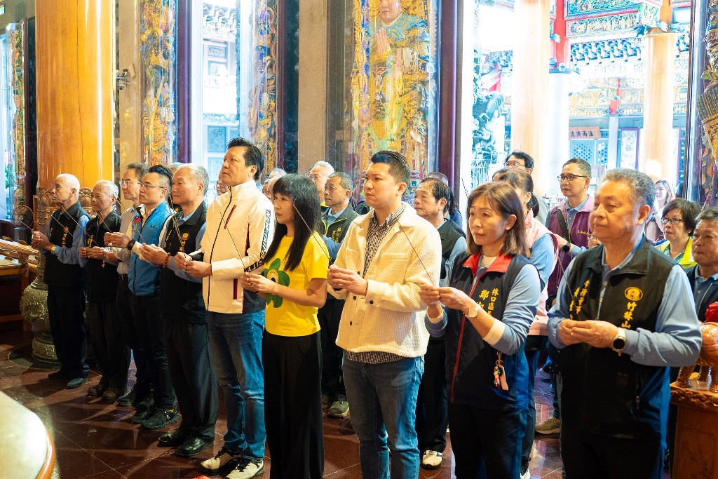 副市長朱惕之入殿祈福參拜